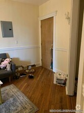 Building Photo - 352 Riverway