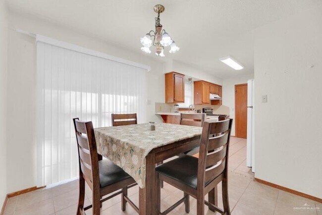 Building Photo - 1604 Avocet Ave W