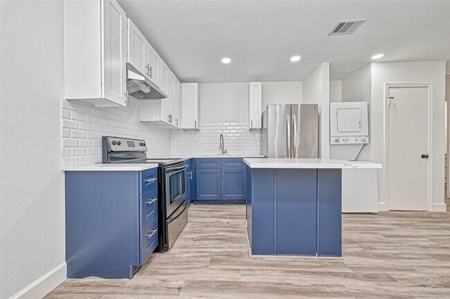 Building Photo - 5609 Denmark St