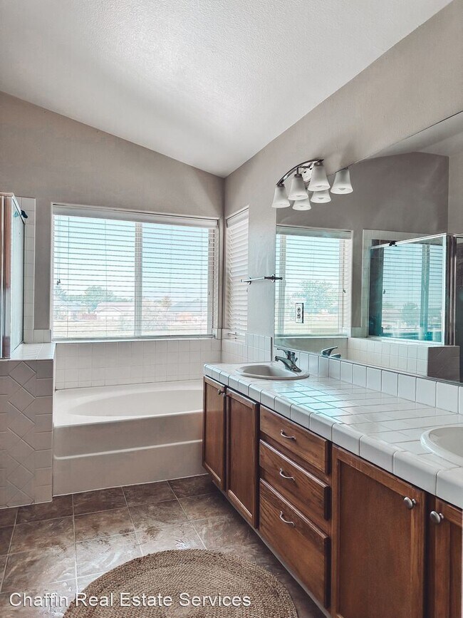 Building Photo - 3 br, 3 bath House - 123 Desert Lakes Drive