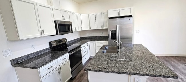 Building Photo - Beautiful New Construction Duplex