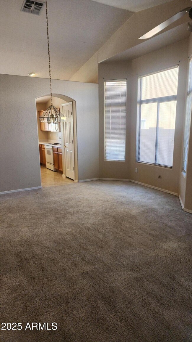 Foto del edificio - 15081 W Fillmore St