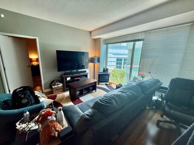 Foto del edificio - 1720 Maple Ave