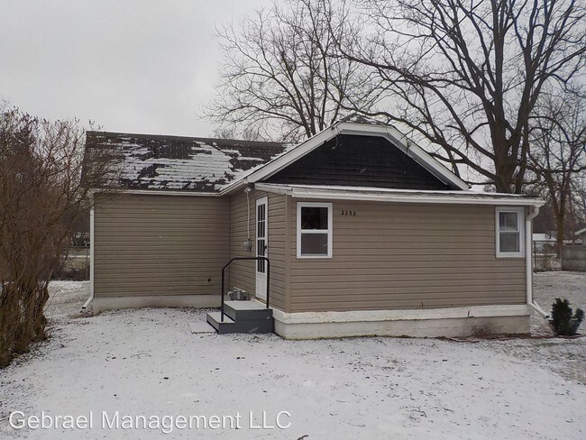 Building Photo - 3385 W Dayton St
