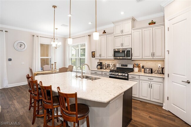 Foto del edificio - 8131 Lucello Ter S