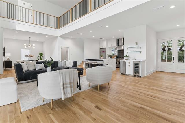 Foto del edificio - 6452 Lavendale Ave