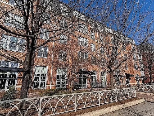 Building Photo - 1391 Pennsylvania Ave SE