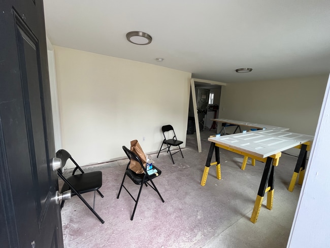 Entrance/ Living Room - 556 Washington St