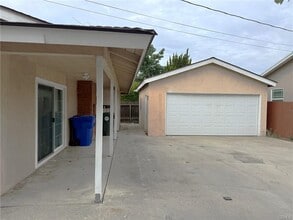 Building Photo - 9155 E Fairview Ave