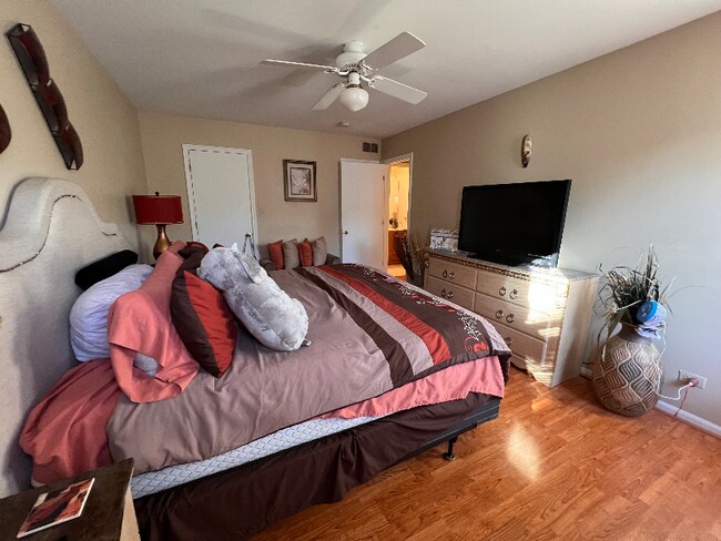 Foto del edificio - 2694 College Hill Cir
