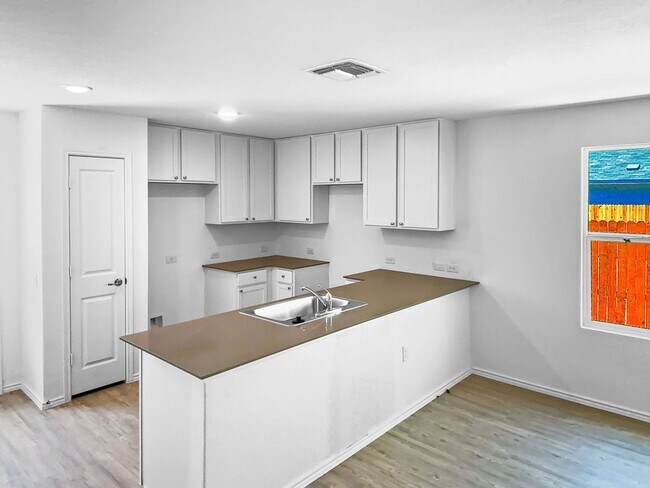 Building Photo - Move In ready