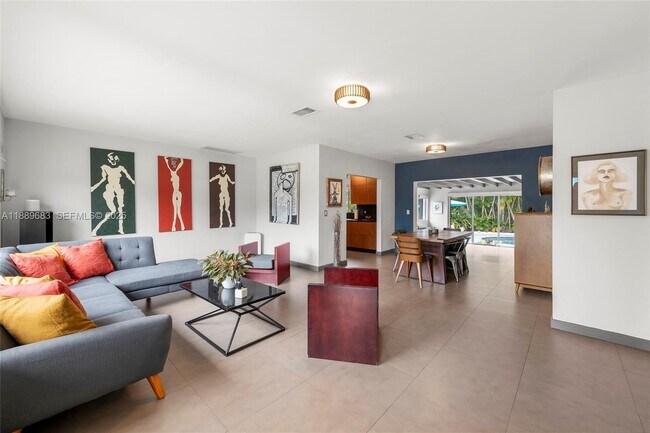 Foto del edificio - 425 NE 114th St