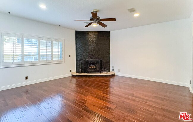 Foto del edificio - 4355 Ventura Canyon Ave