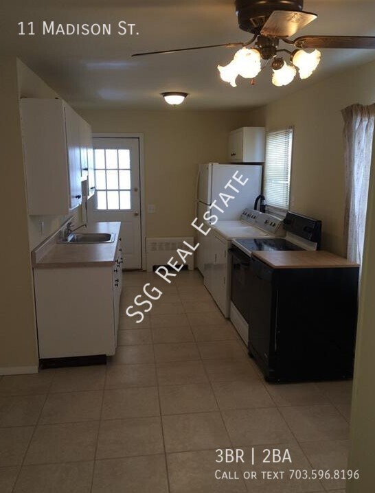 Building Photo - 3 Bedroom Ranch in quiet neighborhood in E...