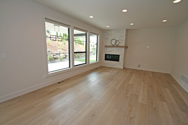 Building Photo - 5002 S Lincoln Way