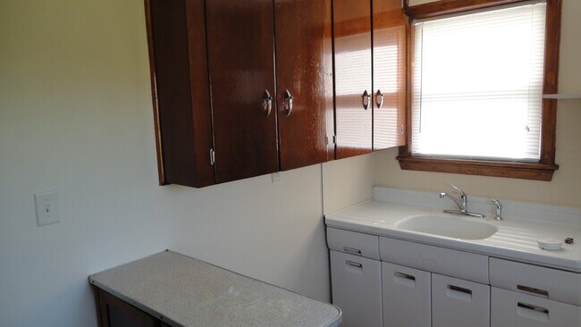 Kitchen - 357 Demain Ave