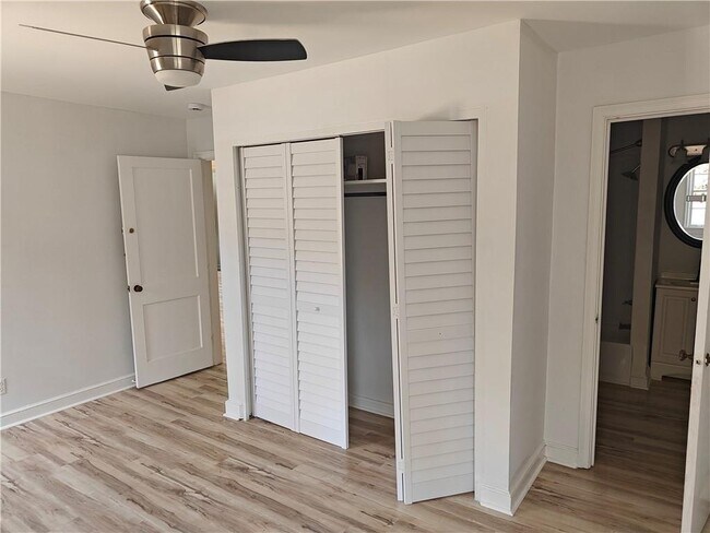 Foto del edificio - 810 Wesleyan Dr