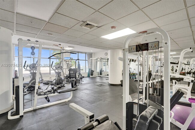 Foto del edificio - 10350 W Bay Harbor Dr
