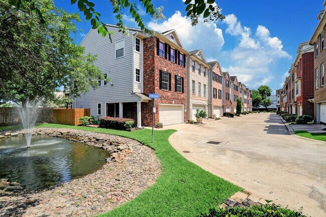 Building Photo - 3403 Skyline Village Dr