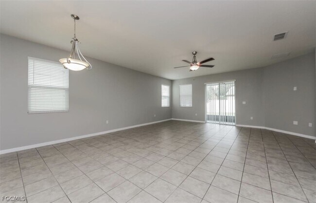 Building Photo - 4507 SE 9th Pl