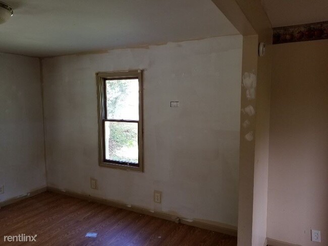Building Photo - 2 br, 1 bath House - 208 Russie Ave A Unit A