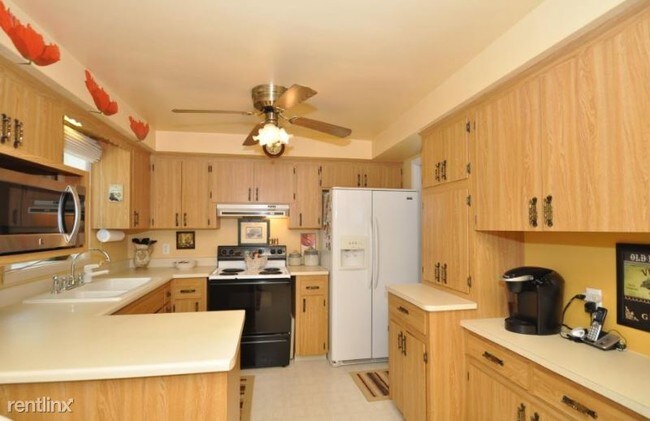 Building Photo - 3 br, 1.5 bath House - 917 Echo Ln