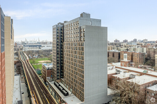 Building Photo - River Crest Apartments