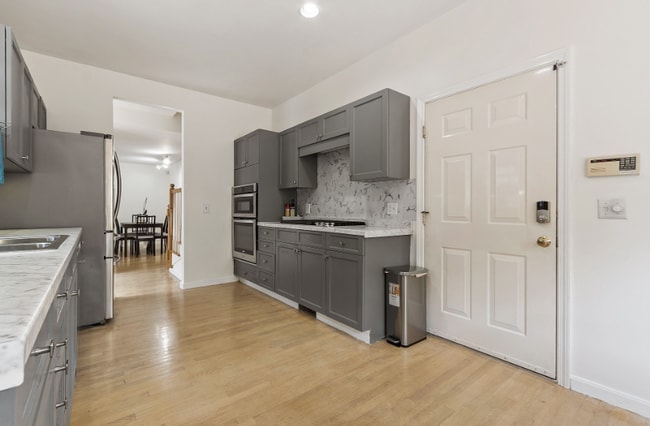 Building Photo - 5 Maple Ridge Dr