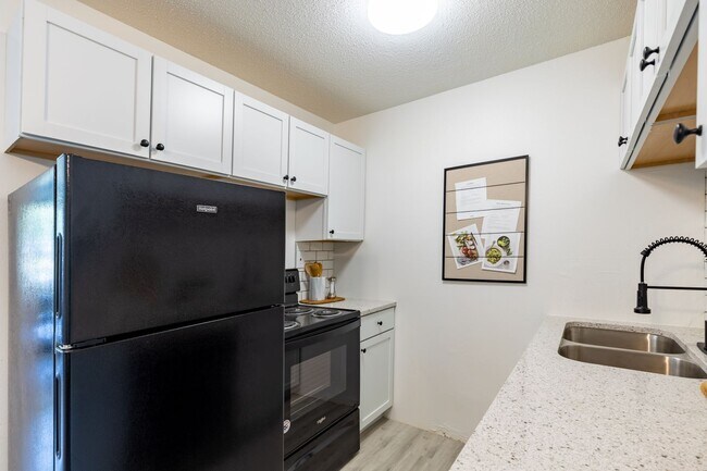 Building Photo - The Oaks | 2 Bedroom Unit