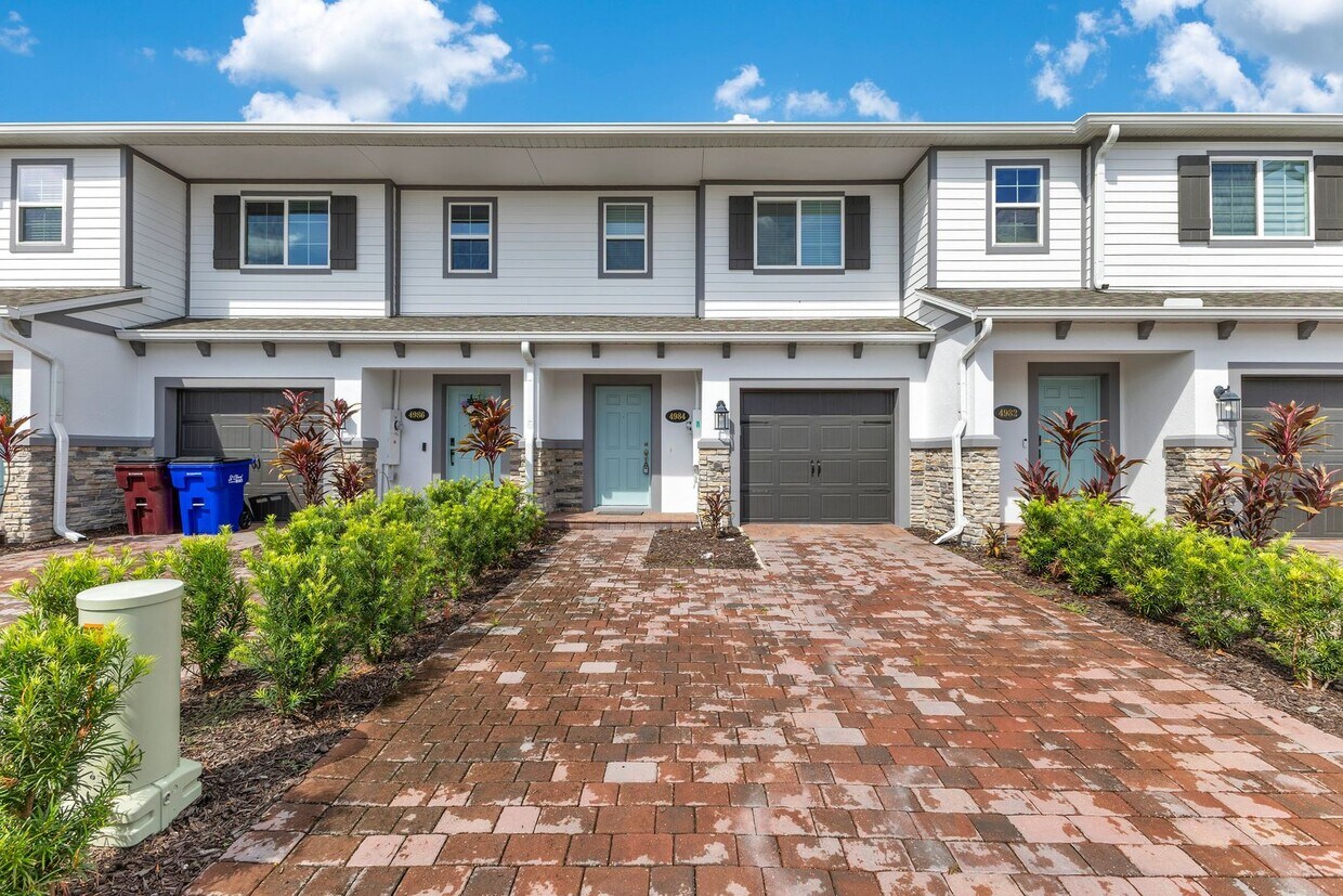 Primary Photo - 3 Bedroom 2.5 Bath Townhouse in Eden at Cr...
