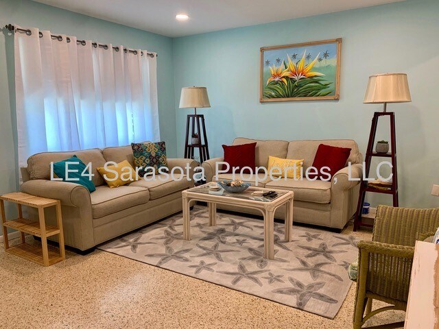 Foto del edificio - 536 Lafayette Ct