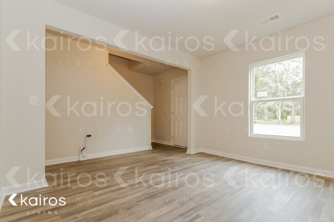 Building Photo - 220 Sunrise Cir.