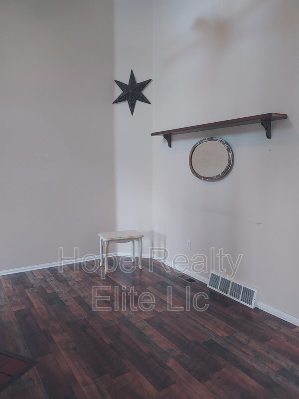Building Photo - 4867 Bluestem Dr