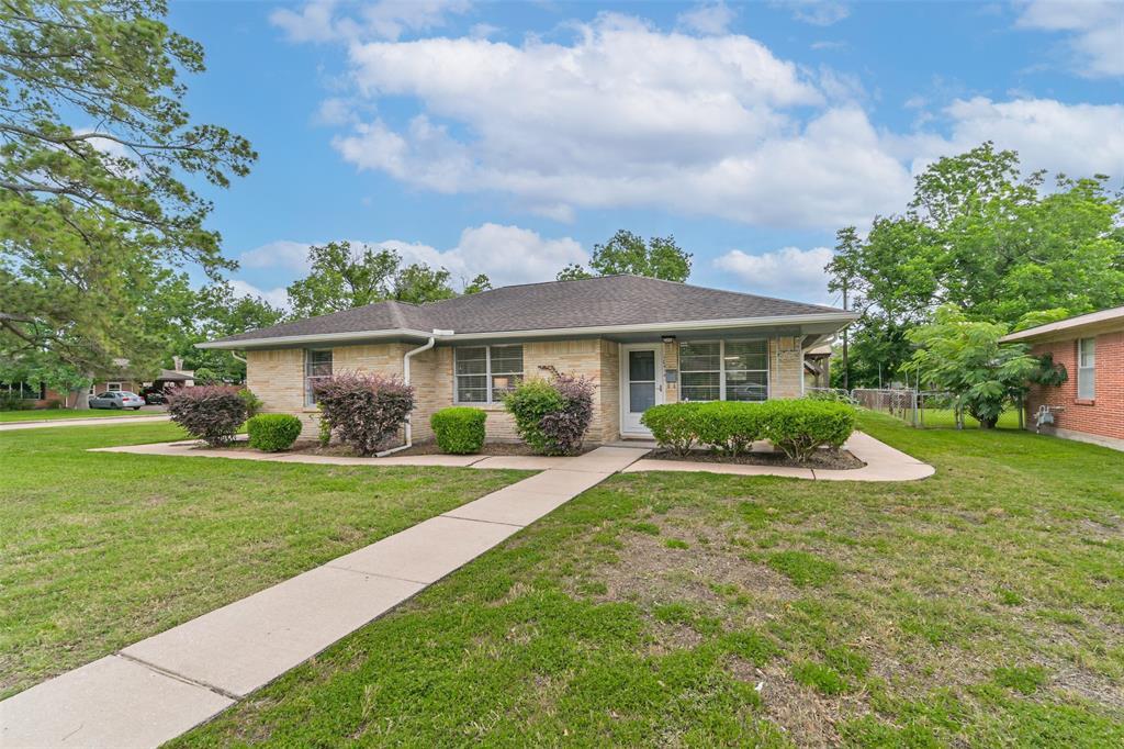 Primary Photo - 10414 Woodwind Dr