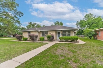 Building Photo - 10414 Woodwind Dr