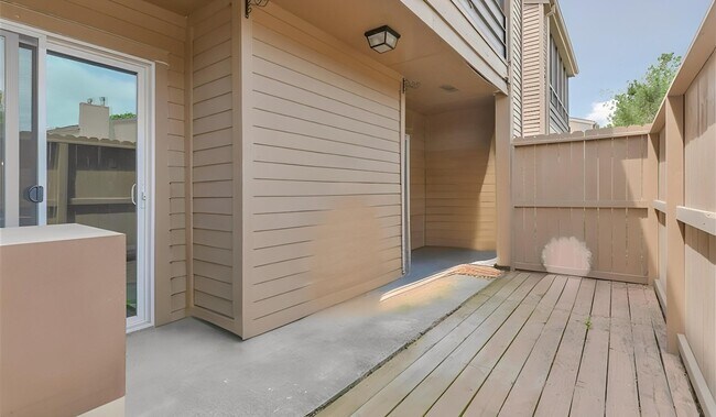 Foto del edificio - 10555 Turtlewood Ct