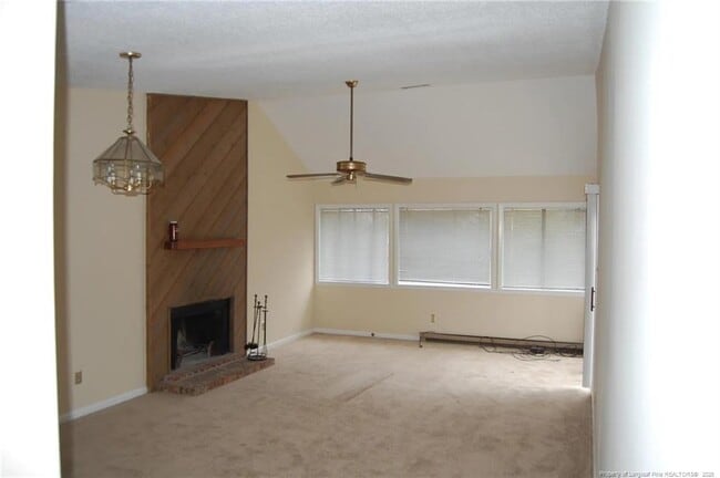 Building Photo - 122 Mallard Cove