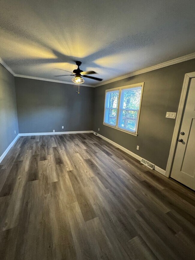 Foto del edificio - Beautiful 3 Bedroom in Windsor Park Neighborhood ( East Charlotte)