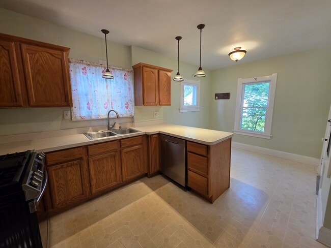 Cocina - 4144 Commonwealth Ave