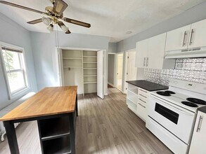 Building Photo - 60 William St