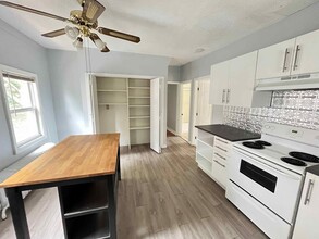 Building Photo - 60 William St