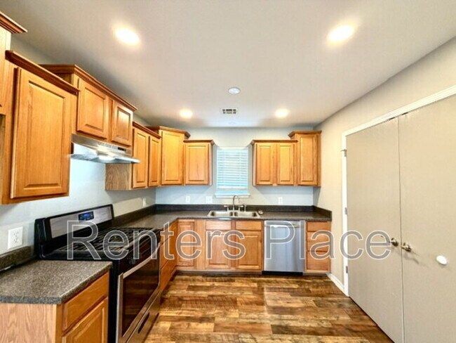 Foto del edificio - 2102 Greenbrier Ct