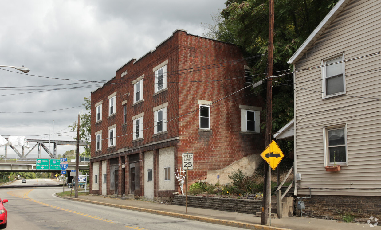 Building Photo - 27 Main St