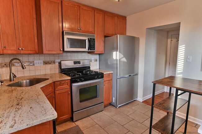 Foto del edificio - Beautiful 3 Bedroom on Vine St