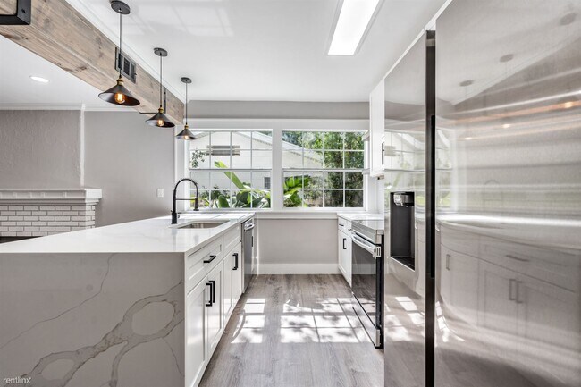 Foto del edificio - 2 br, 1 bath 4plex - 186 22nd Avenue North 1