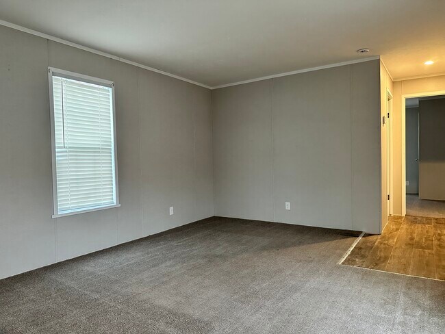 Building Photo - 127 Cardinal Ln