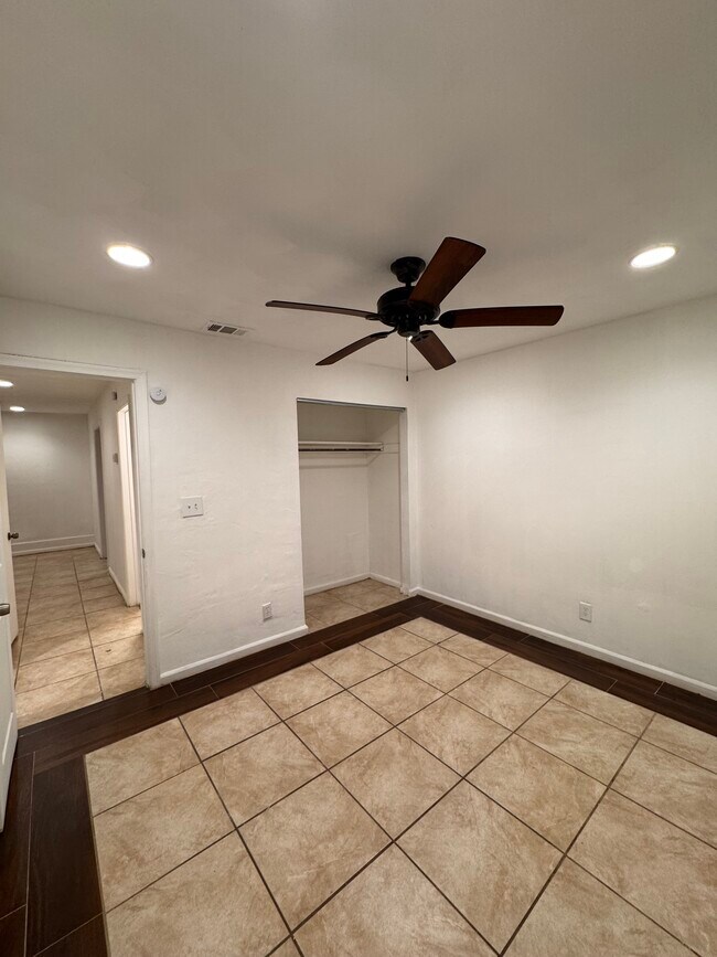 Foto del edificio - 871 W 37th St