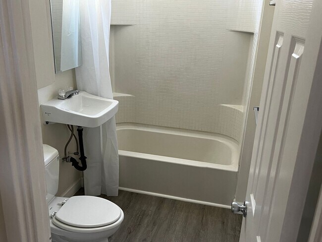 Foto del edificio - Pearl Manor Apts/2BD/1BA/1PK