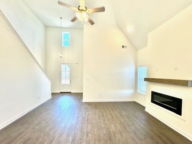 Building Photo - Now Leasing a 4-Bedroom 2.5 Bath Home with...