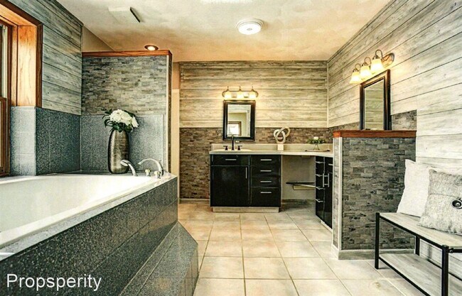 Foto del edificio - 7 br, 4.5 bath House - 2296 Tower Drive